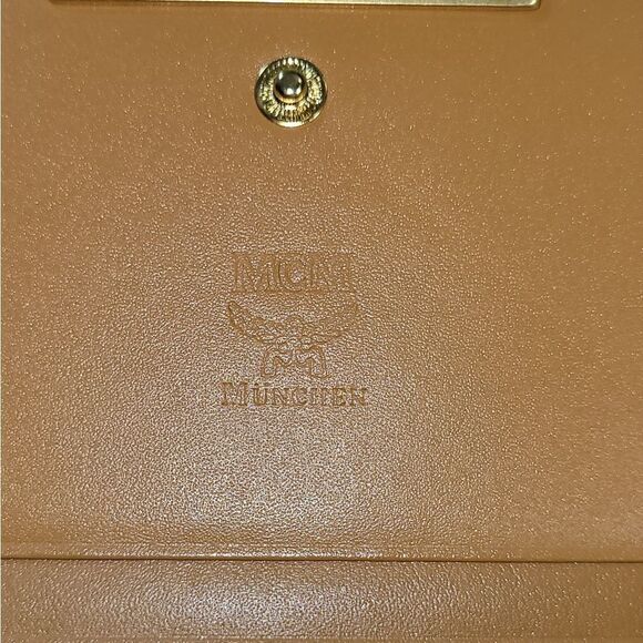 Authentic NIB MCM Crocodile-Embossed Leather Wallet - GIFTABLE - Picture 7 of 17